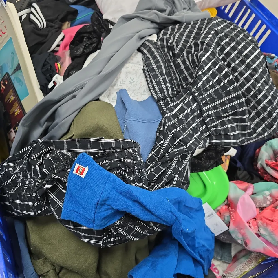 PALLET OF ASSORTED HOUSEHOLD ITEMS 