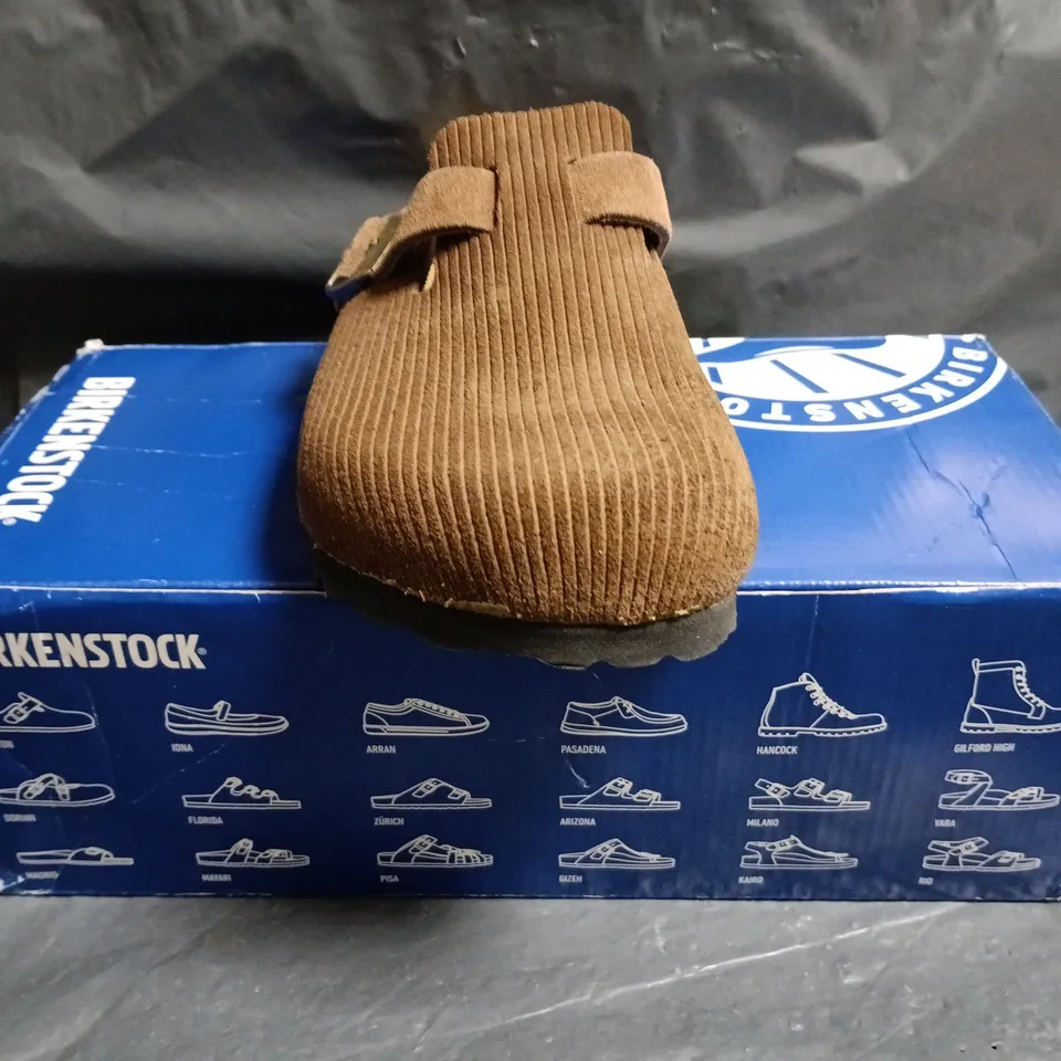 BOXED PAIR OF BIRKENSTOCK BOSTON SHOES IN BROWN SIZE UK 2.5