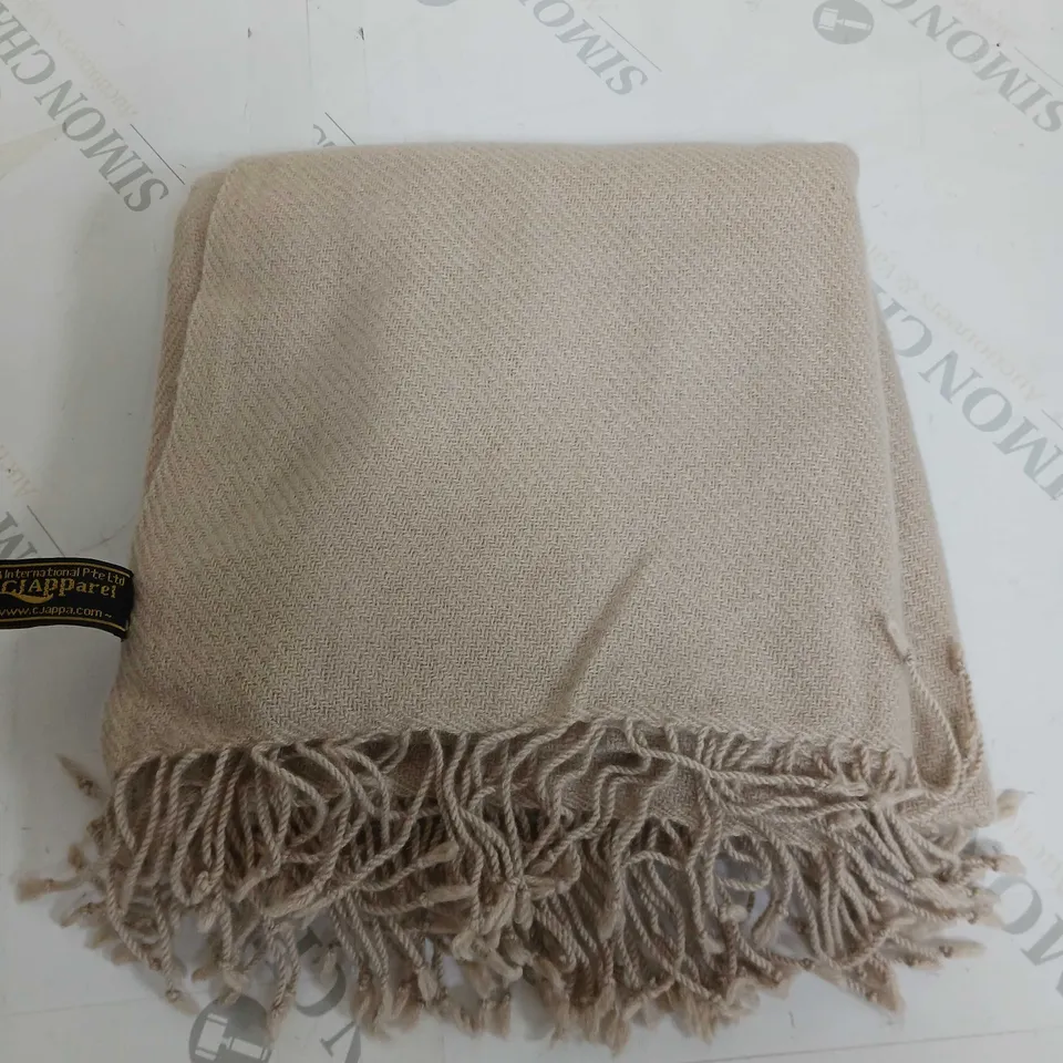 CJA APPAREL  LONG SCARF IN BEIGE 