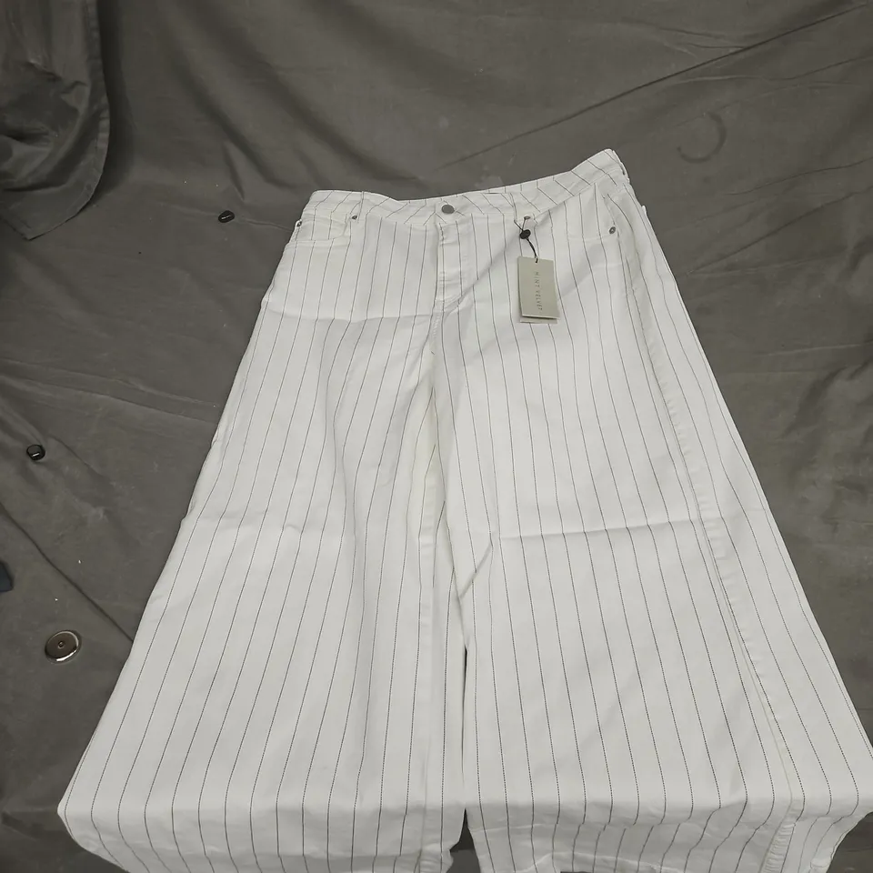 MINT VELVET WHITE PINSTRIPED TROUSERS – UK 14R (EU 42R, US 10R)