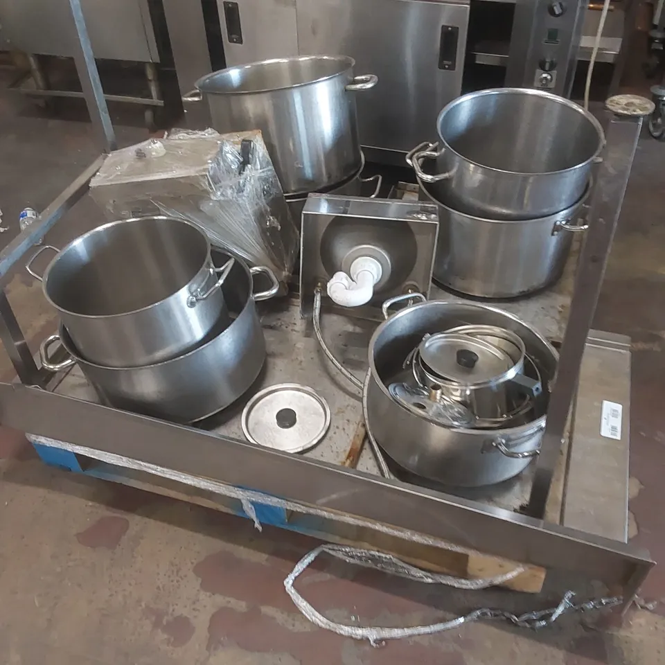 PALLET OF ASSORTED CATERING ITEMS TO INCLUDE; STAINLESS STEEL KITCHEN PREP TABLE PIECES, LARGE COMMERCIAL KITCHEN POTS/PANS ETC