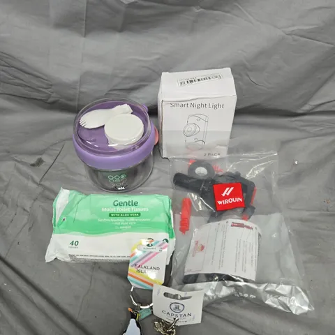 APPROXIMATELY 15 ASSORTED HOUSEHOLD ITEMS TO INCLUDE SMART NIGHT LIGHT, GENTLE TOILET WIPES AND DECORATIVE KEYRINGS
