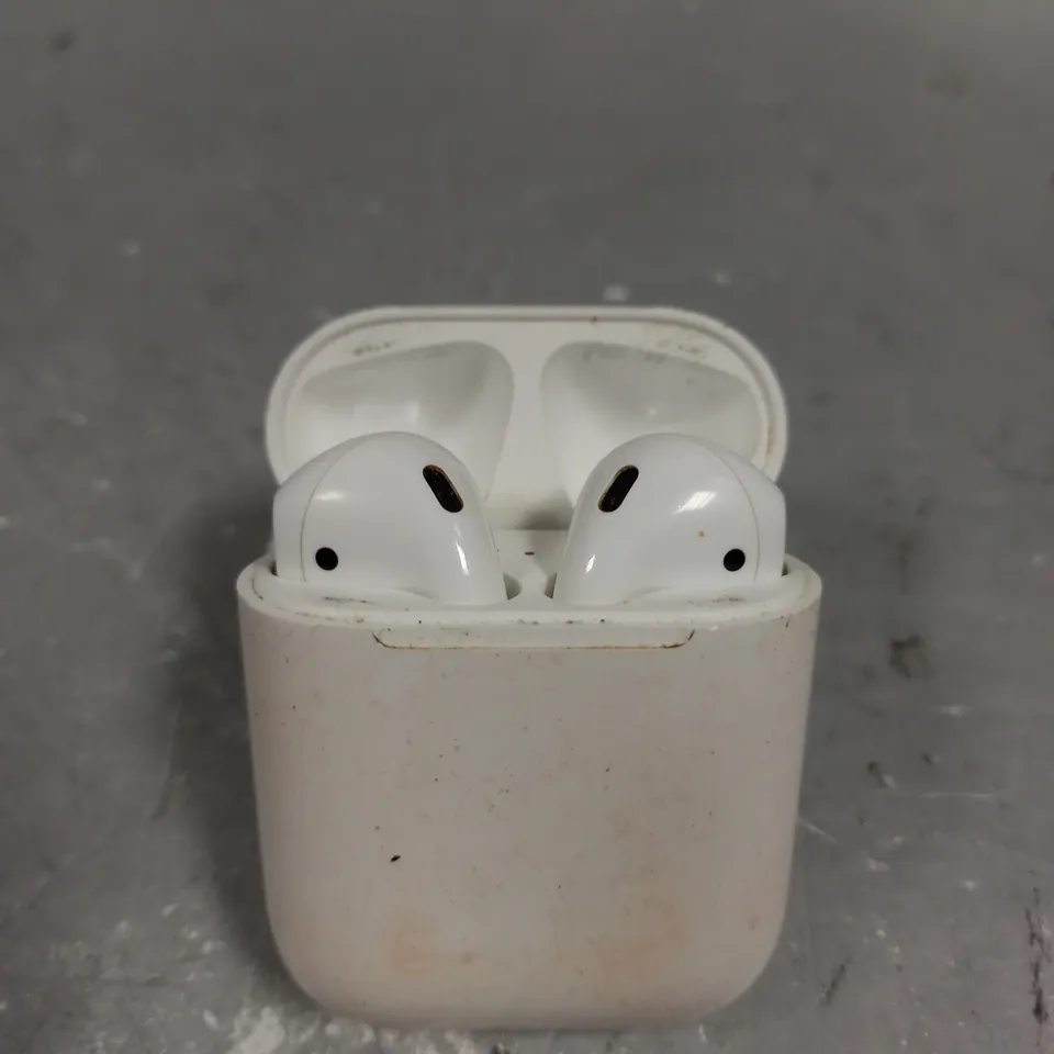 APPLE AIRPODS WITH CHARGING CASE - A1602