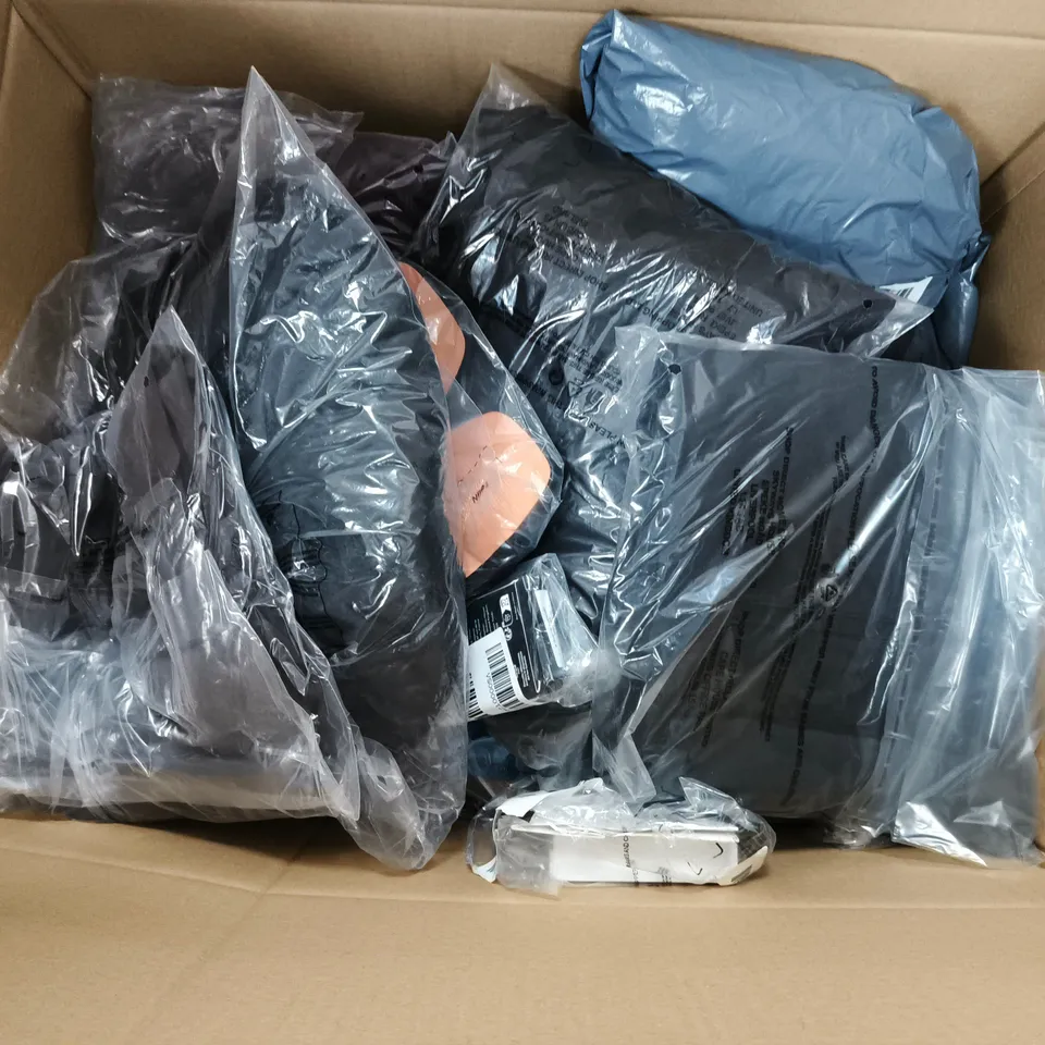 APPROXIMATELY 20 ASSORTED ITEMS TO INCLUDE PERSONLISED JEWELLERY, VAMPIRE WIG, CHINO TROUSERS, ETC