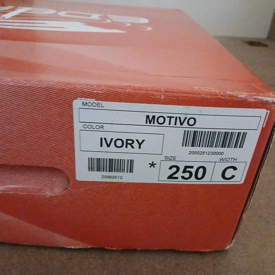 EDEA MOTIVO FIGURE SKATE BOOT – IVORY, SIZE 250C