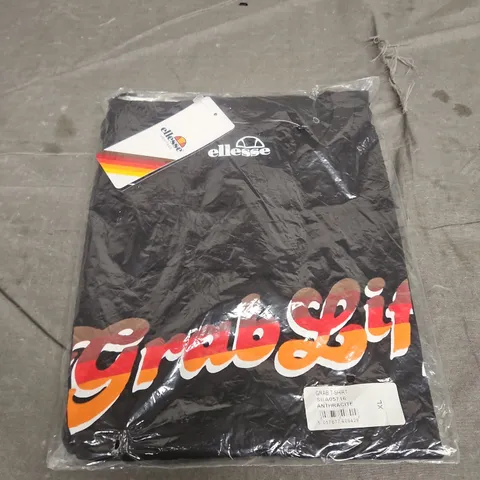 BAGGED ELLESSE GRAPHIC TEE - SIZE XL