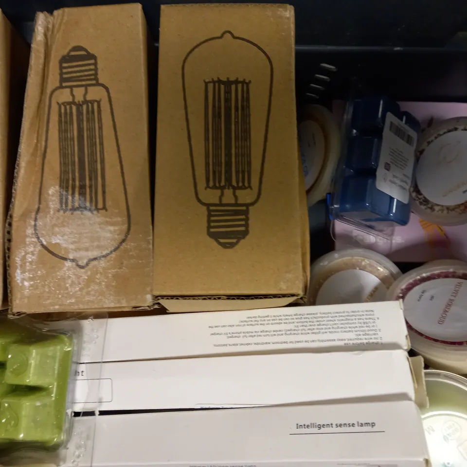 APPROXIMATELY 10 ASSORTED HOUSEHOLD ITEMS TO INCLUDE WAX MELTS, CANDLE, ETC