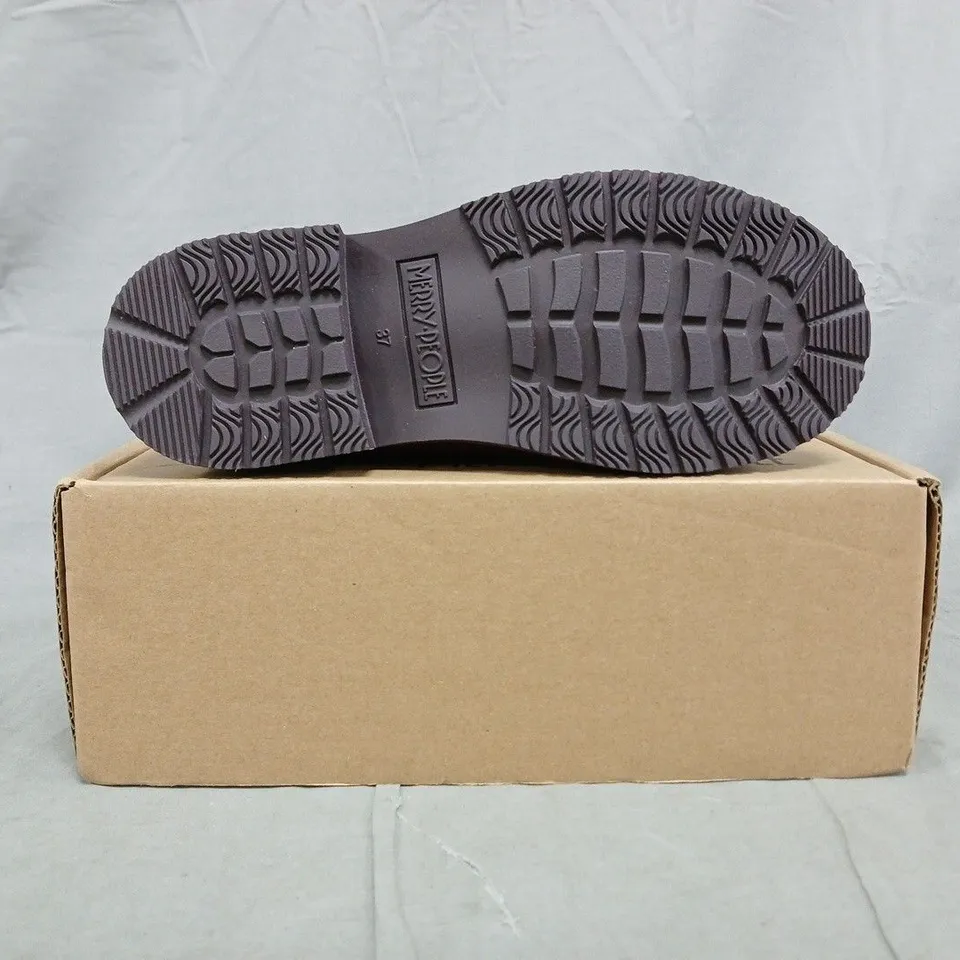 BOXED PAIR OF MERRY PEOPLE BOBBI BOOTS IN DARK CHERRY SIZE UK 4