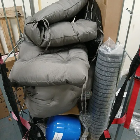 CAGE OF APPROXIMATELY 8 ASSORTED HOUSEHOLD ITEMS TO INCLUDE - 5.5L TANK, BRAKING DISC, AND OUTDOOR CUSHIONS ETC. - COLLECTION ONLY 