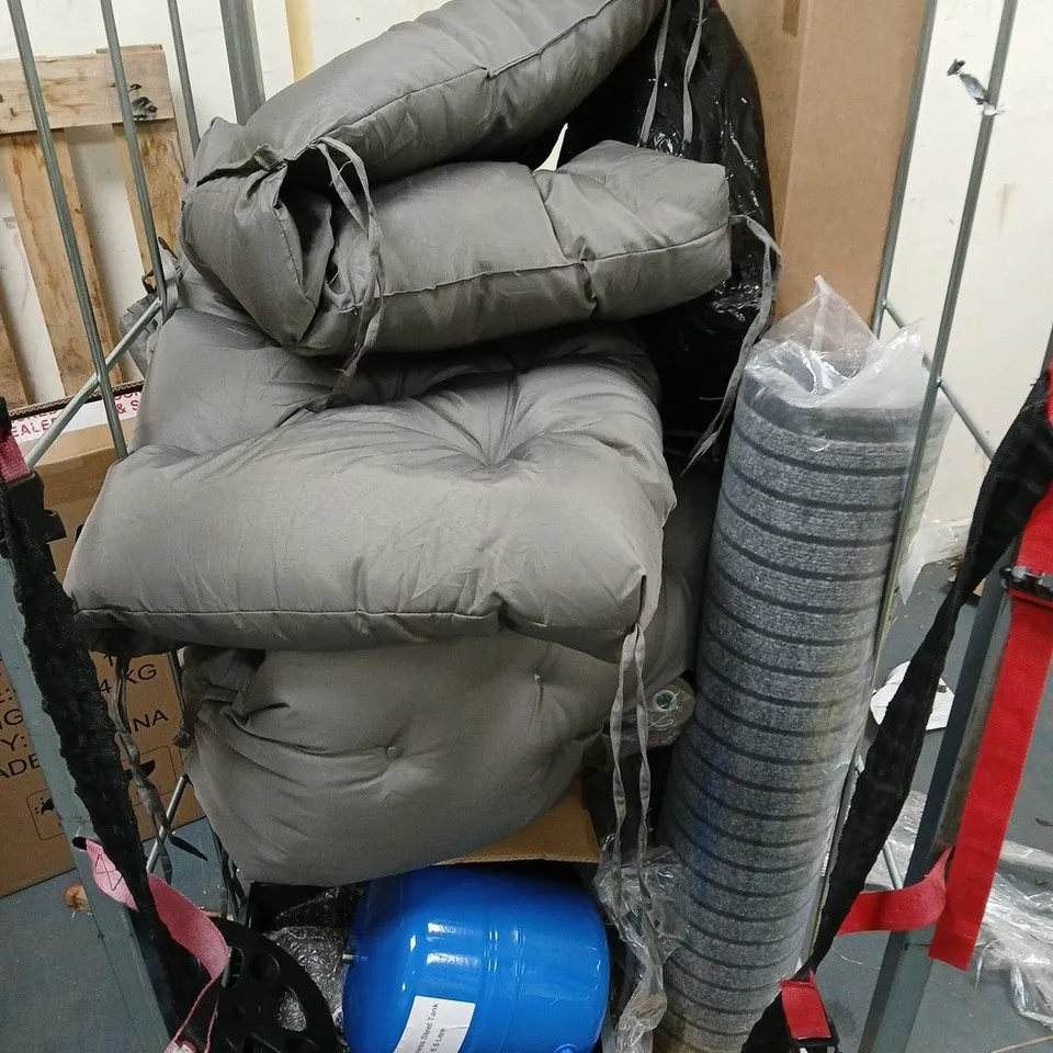 CAGE OF APPROXIMATELY 8 ASSORTED HOUSEHOLD ITEMS TO INCLUDE - 5.5L TANK, BRAKING DISC, AND OUTDOOR CUSHIONS ETC. - COLLECTION ONLY 