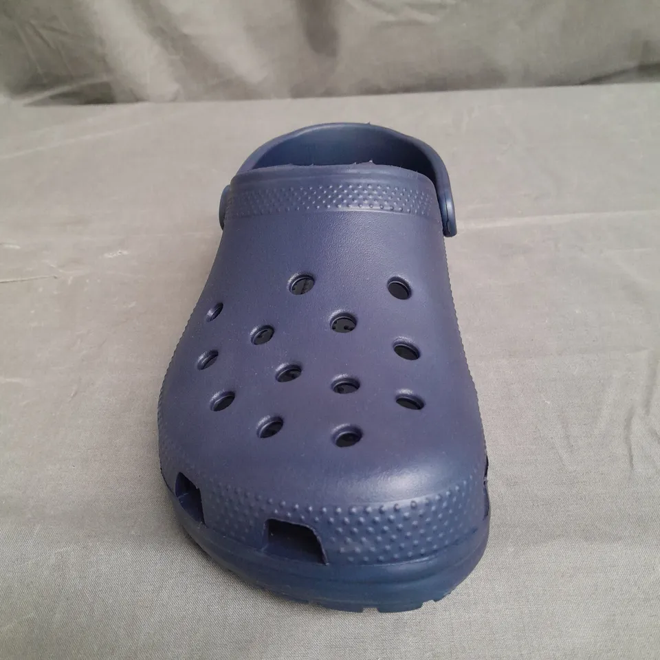 PAIR OF CLASSIC FRA CROCS SIZE 9