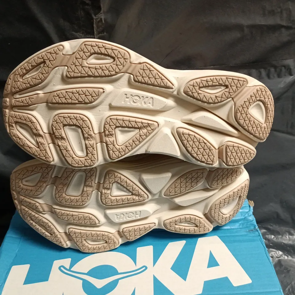 BOXED HOKA BONDI TRAINERS IN PINK/CREAM - UK 4