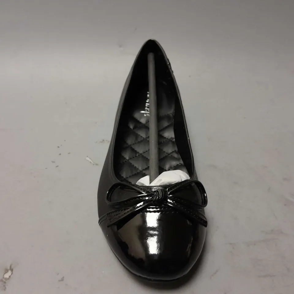 APPROXIMATELY 12 TOE CAP BALLERINA PAIRS IN BLACK - SIZE 3
