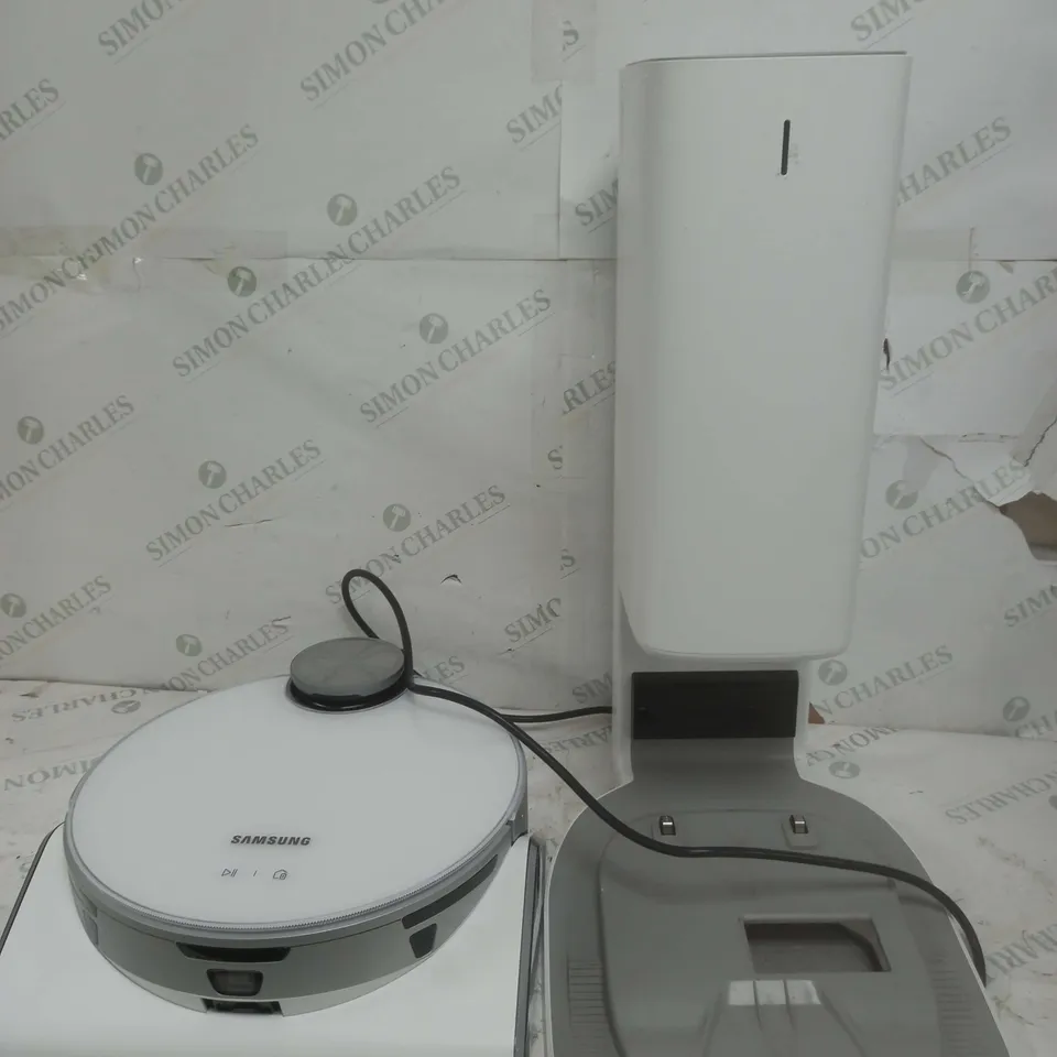 SAMSUNG JET BOT™ AI+ ROBOT VACUUM CLEANER WITH AUTO EMPTY CLEAN STATION - WHITE