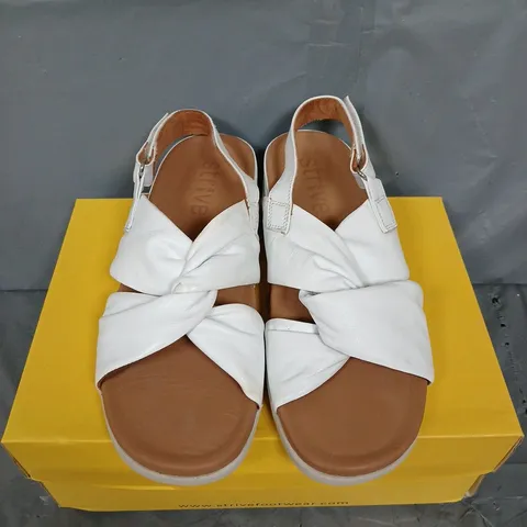 BOXED PAIR OF STRIVE TAHITI SANDALS - UK SIZE 7