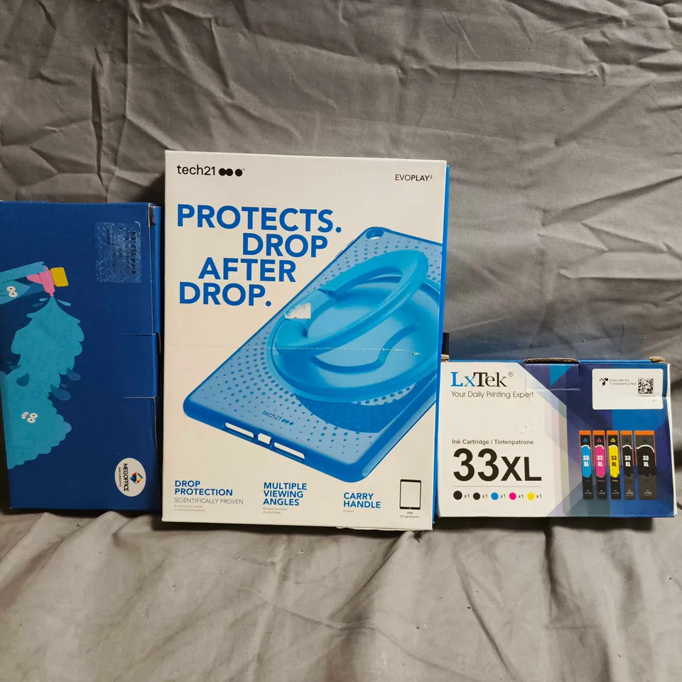 BOX OF APPROXIMATELY 10 ASSORTED ITEMS TO INCLUDE PROTECTIVE TABLET COVERS, PRINTER INK CARTRIDGE, ETC