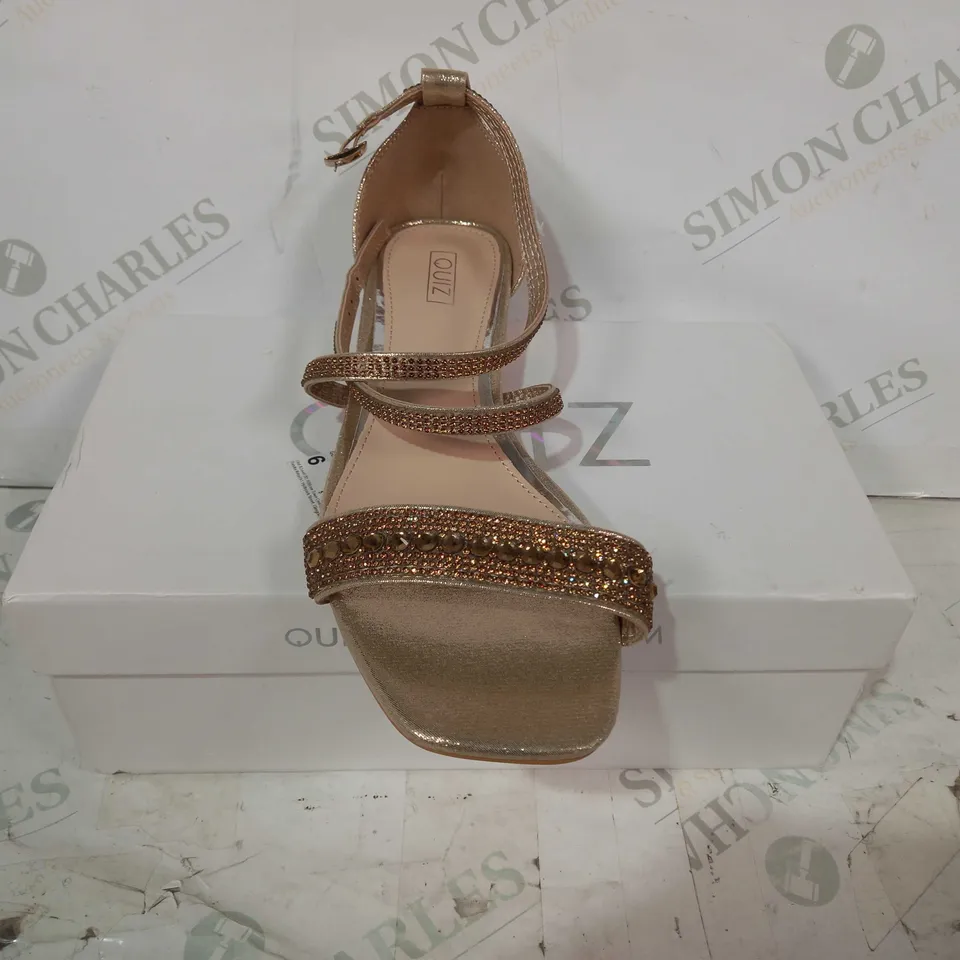 BOXED PAIR OF QUIZ LOW HEEL CROSS STRAP OPEN TOW SANDALS IN GOLD COLOUR W. JEWEL EFFECT UK SIZE 6