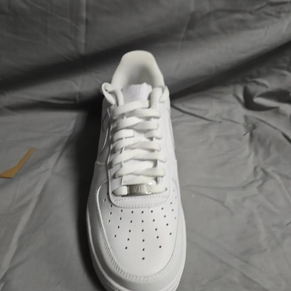 UNBOXED PAIR OF NIKE AIR FORCE 1 IN WHITE - UK SIZE 8