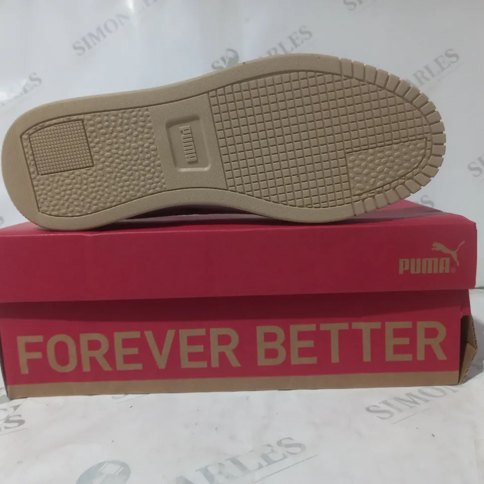 BOXED PAIR OF PUMA SHOES IN WHITE/ANIMAL PRINT UK SIZE 6