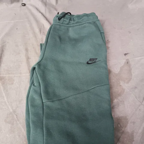 KIDS NIKE TECH TROUSERS - SIZE XL