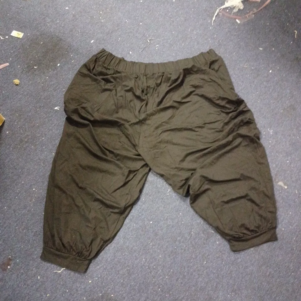 YOURS BLACK CUFFED PANTS SIZE 22-24