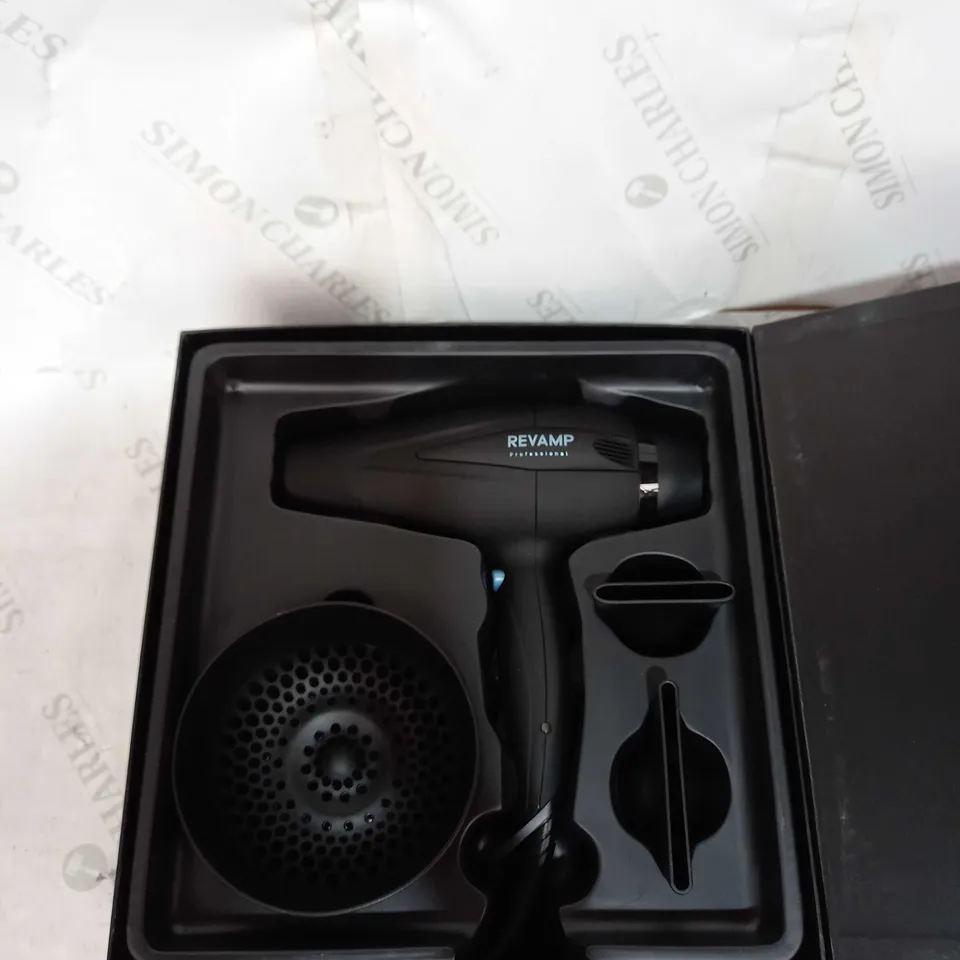 BOXED REVAMP PROGLOSS 5500 AC PROFESSIONAL 2400W DRYER