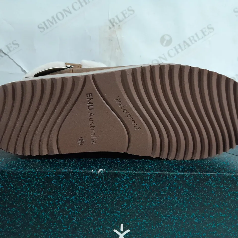 BOXED EMU ALL WEATHER SCOTT WATERPROOF SHEEPSKIN ANKLE BOOTS, brown - SIZE 7