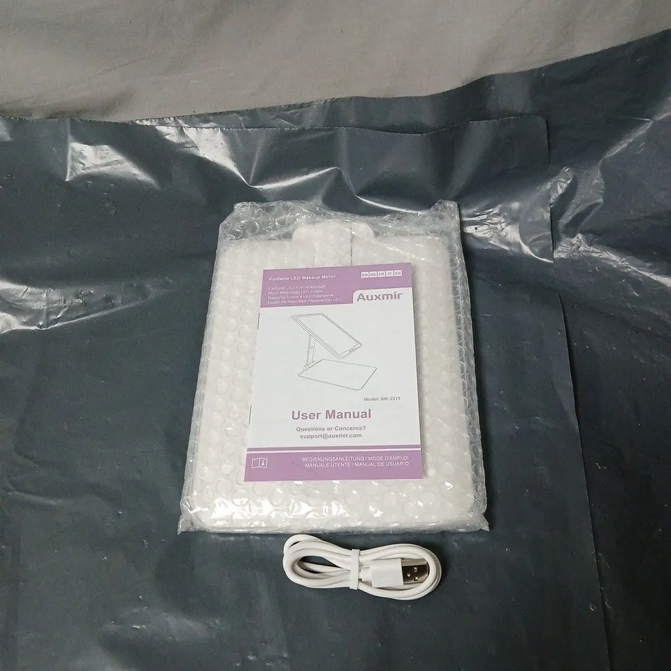 AUXMIR FOLDABLE LED MAKEUP MIRROR, MODEL BM-2219 (BOXED)