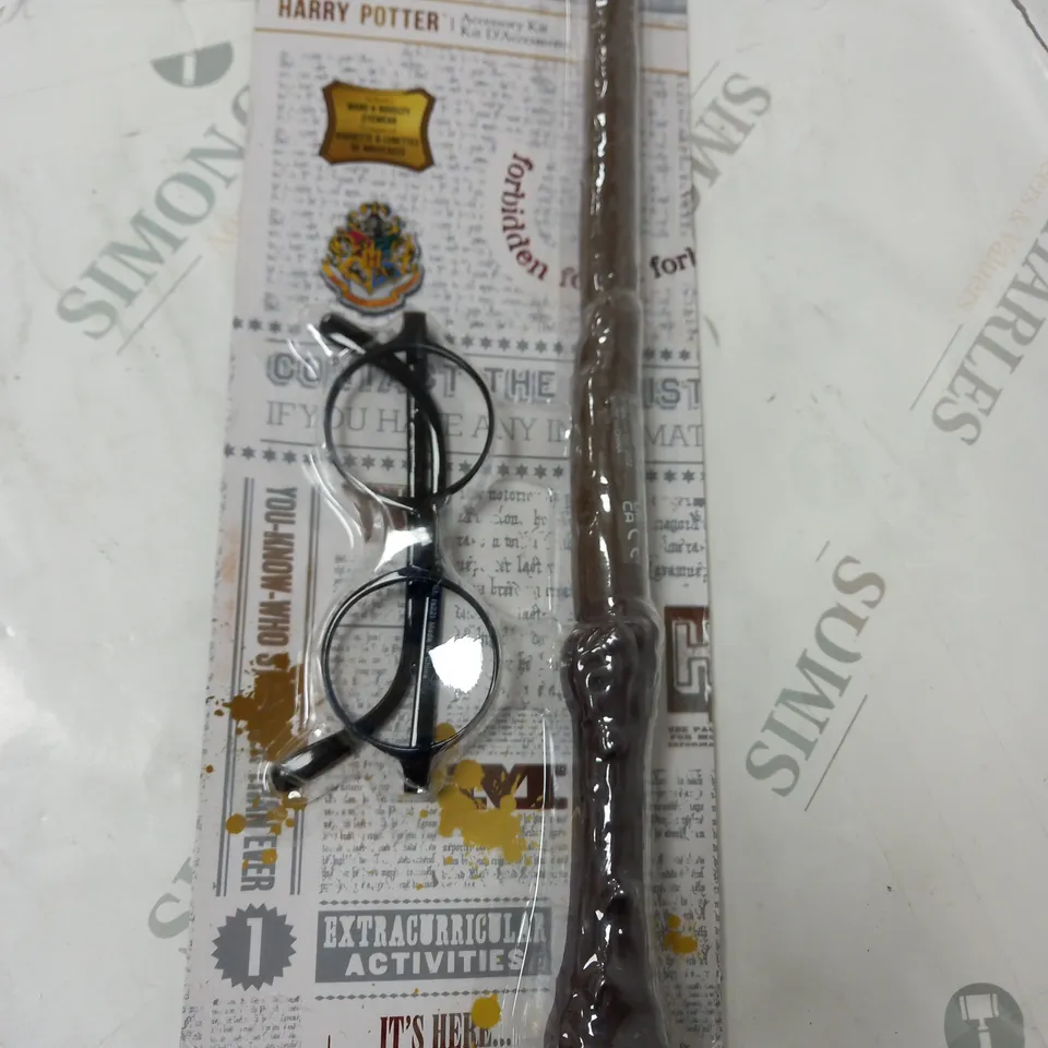 HARRY POTTER ACCESSORY KITS - GLASSES AND WAND RRP £9.99