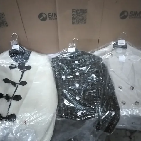 A PALLET TO CONTAIN APPROXIMATELY 85 WOMENS DESIGNER CLOTHES WHICH INCLUDE; JD WILLIAMS COATS AND JACKETS ETC