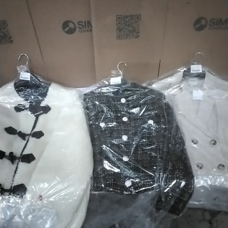 A PALLET TO CONTAIN APPROXIMATELY 85 WOMENS DESIGNER CLOTHES WHICH INCLUDE; JD WILLIAMS COATS AND JACKETS ETC