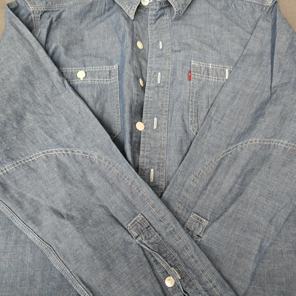 LEVI'S LONG SLEEVE BUTTON-UP SHIRT IN DENIM BLUE SIZE SMALL