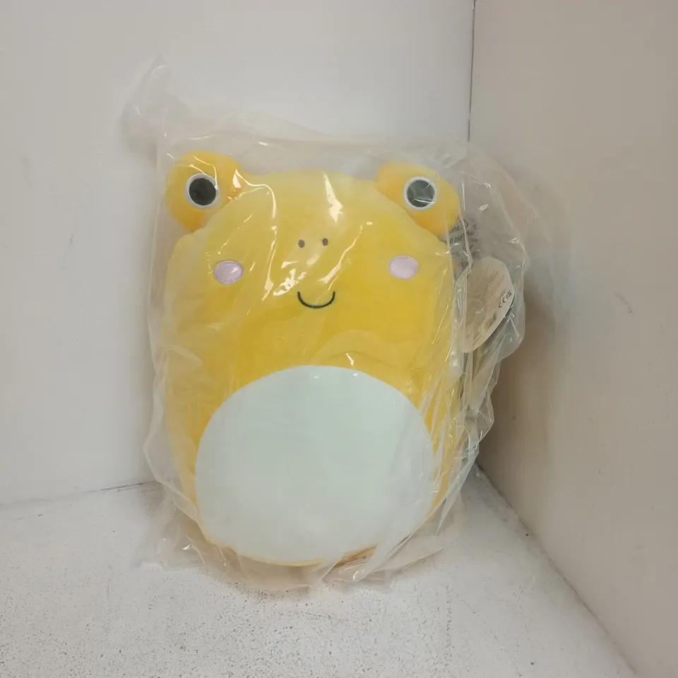 SQUISHMALLOWS LEIGH PLUSH TOY – YELLOW, IN CLEAR PLASTIC PACKAGING