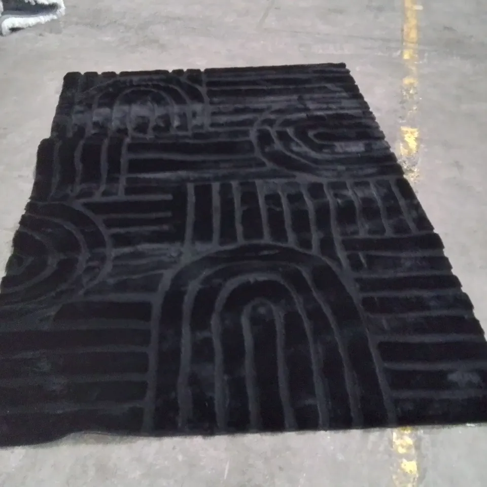 QUALITY DESIGNER AREA RUG - APPROXIMATELY 230X160