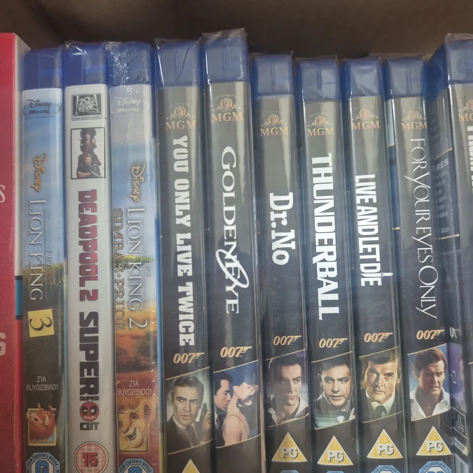 BOX OF APPROXIMATELY 15 ASSORTED DVDS AND BLU-RAY DISCS TO INCLUDE PADDINGTON 2, 007 LIVE AND LET DIE, JURASSIC WORLD FALLEN KINGDOM, ETC