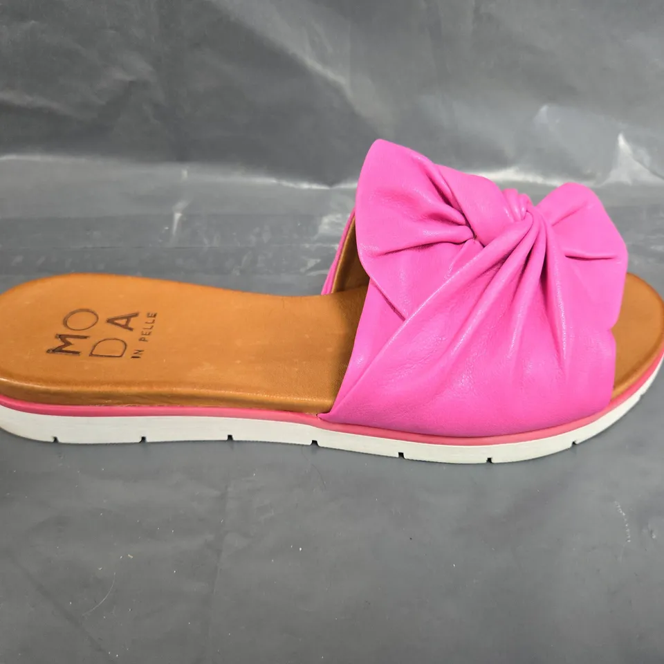 BOXED MODA FUSCHIA LEATHER TWIST BOW SPORTY SANDAL - UK SIZE 40