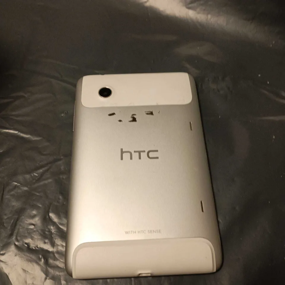 HTC TABLET  – SILVER BACK WITH WHITE CAMERA MODULE 