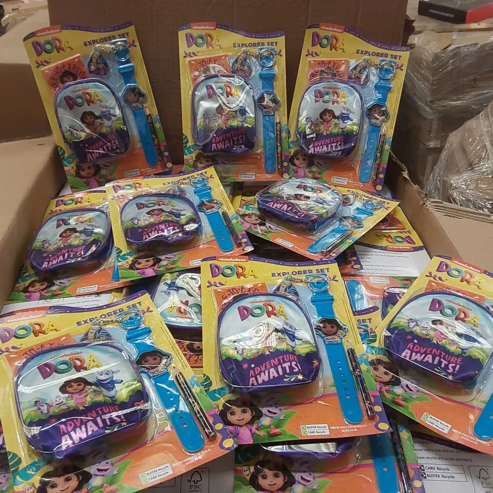 PALLET CONTAINING APPROXIMATELY 2000 BRAND NEW DORA THE EXPLORER BACKPACK KEYRING SETS