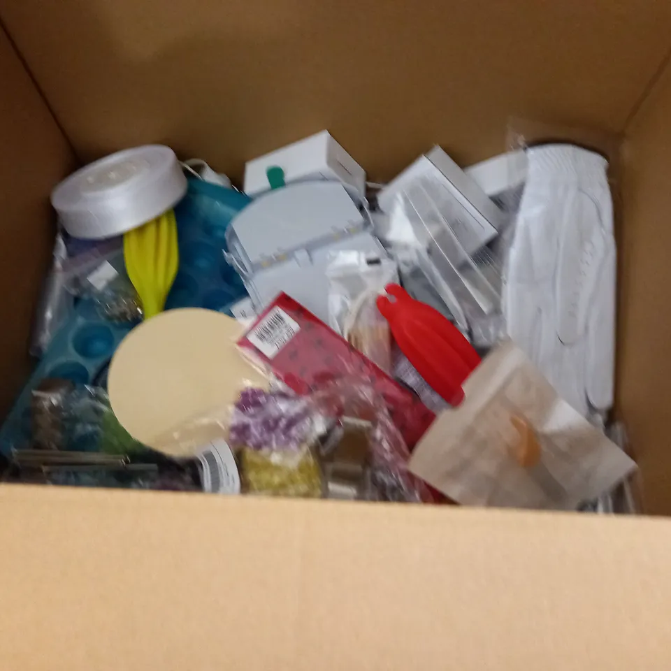 LARGE QUANTITY OF ASSORTED HOUSEHOLD ITEMS