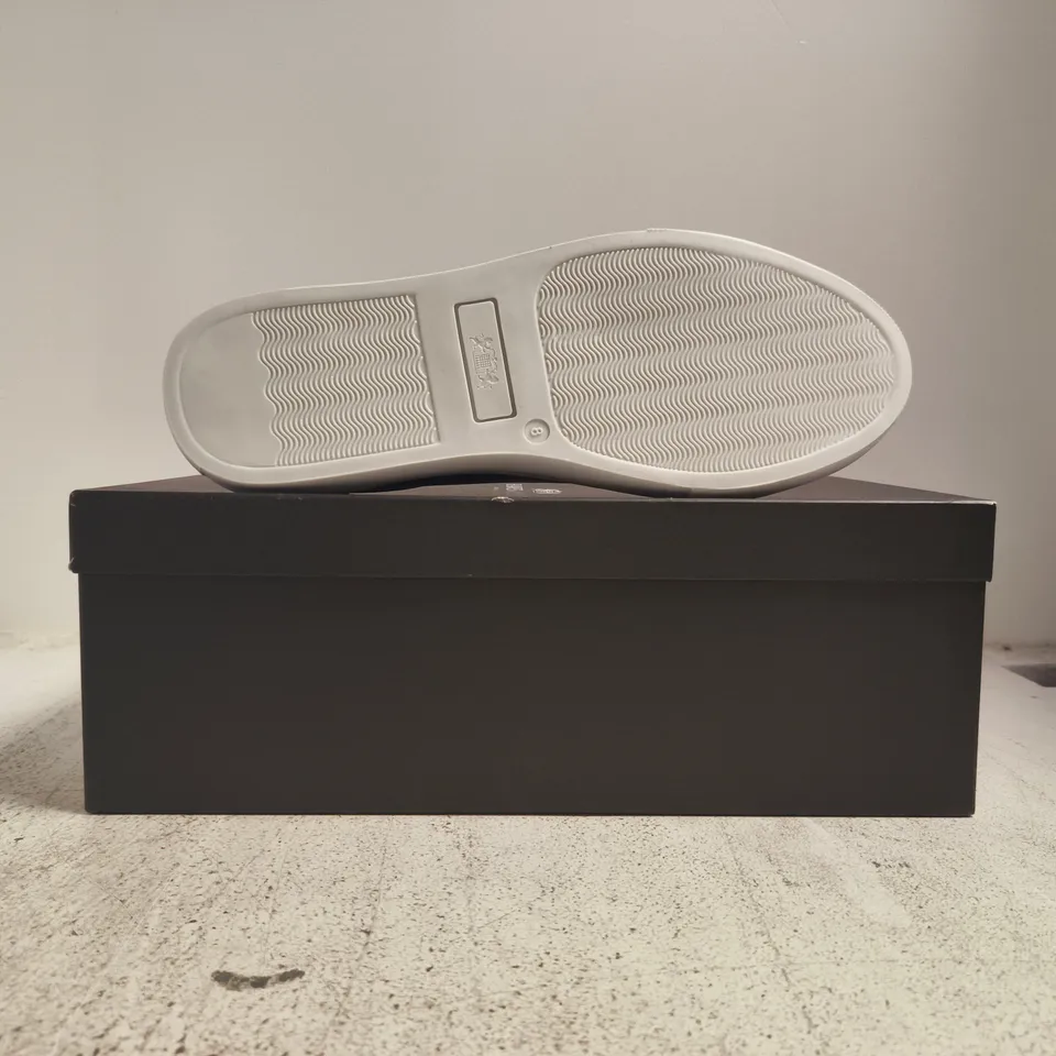 BOXED PAIR OF HAWES & CURTIS NAPPA TENNIS TRAINERS IN CHOCOLATE SIZE 8