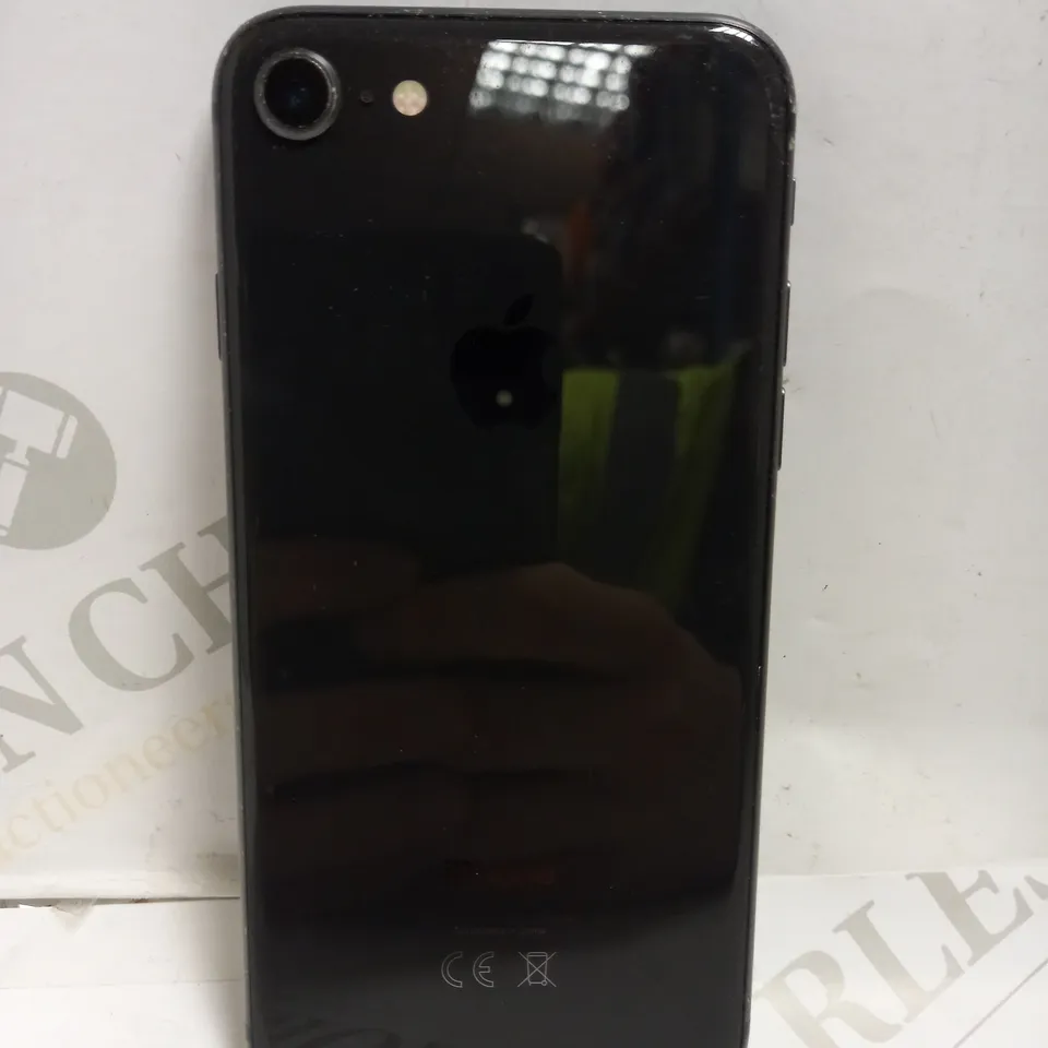 IPHONE SE IN BLACK