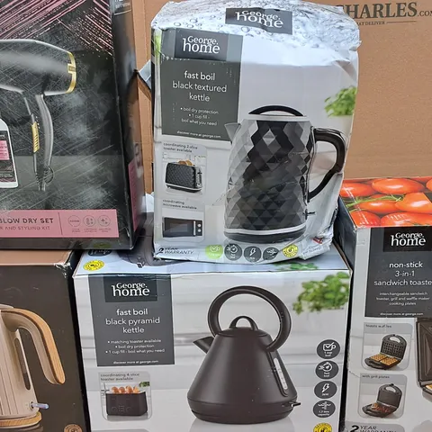 LOT OF 5 ASSORTED HOME APPLIANCES TO INCLUDE SANDWICH TOASTER,KETTLES AND HAIR DRYER