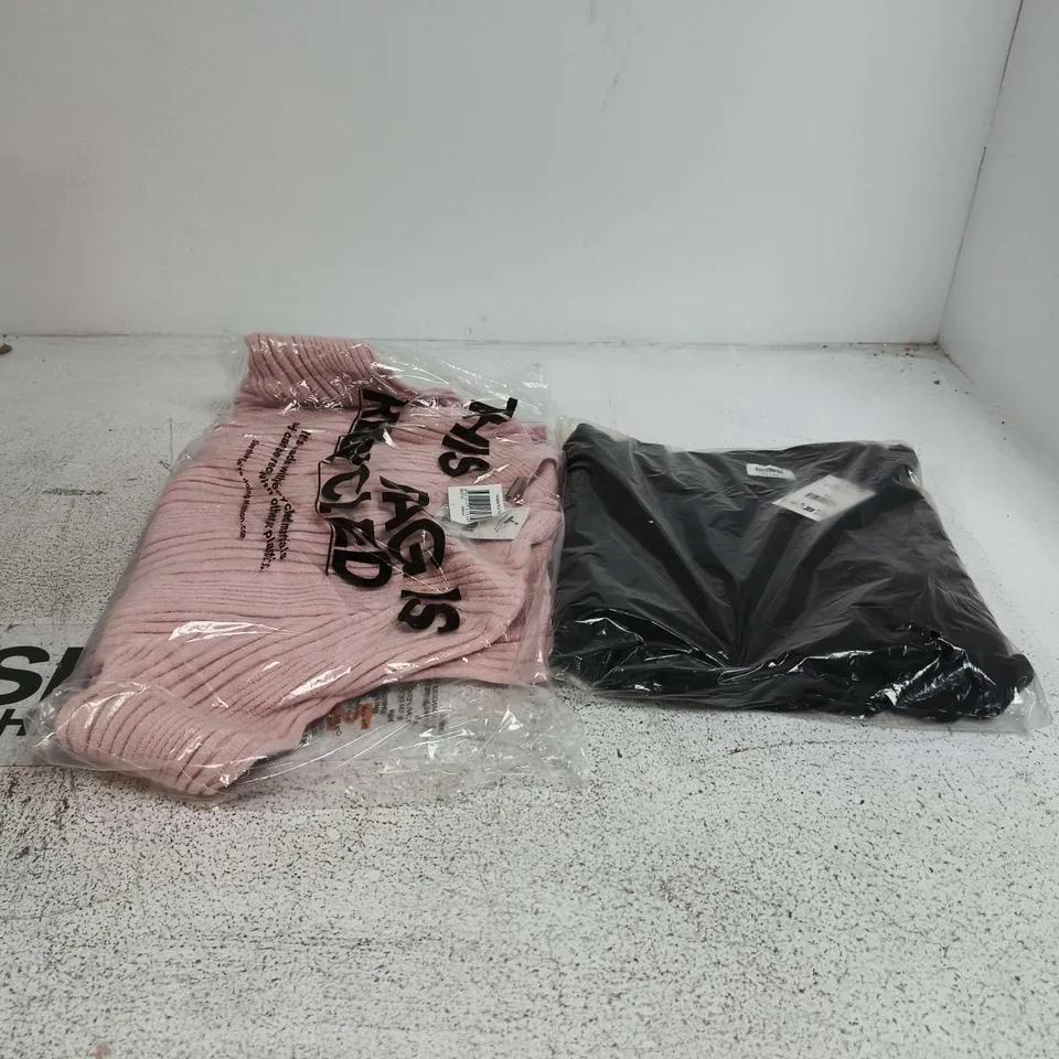 BOX OF APPROXIMATELY 12 ASSORTED CLOTHING ITEMS TO INCLUDE BOXY TUCK T SHIRT MINI DRESS BLACK XS ETC