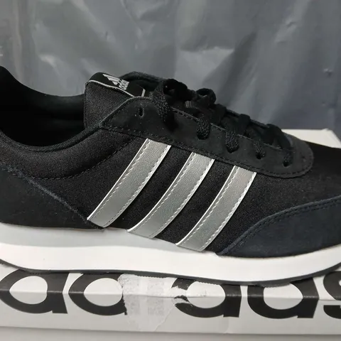 BOXED ADIDAS WOMENS RUN 60S 3.0 TRAINERS IN BLACK/WHITE - SIZE 7