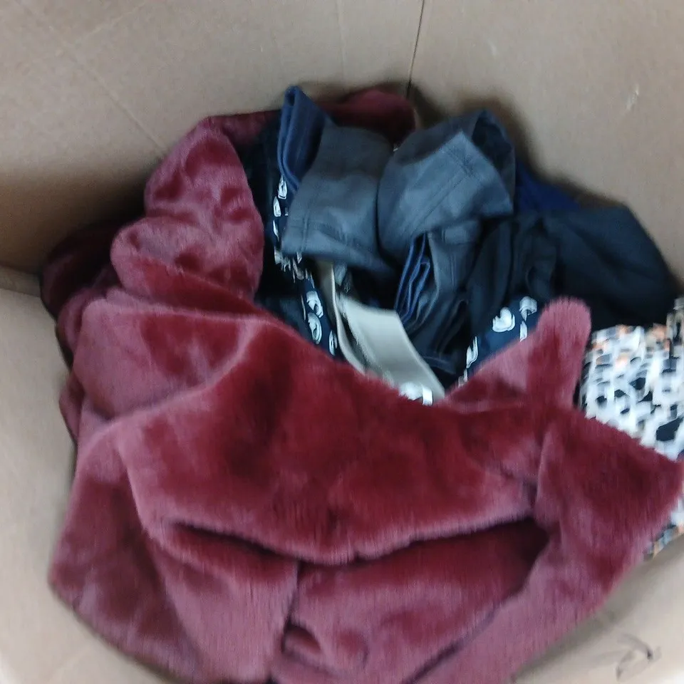 APPROXIMATELY 12 ASSORTED CLOTHING ITEMS IN VARIOUS STYLES, SIZES & COLOURS TO INCLUDE FRANK USHER, BEN DE LISI, FINERY, ETC