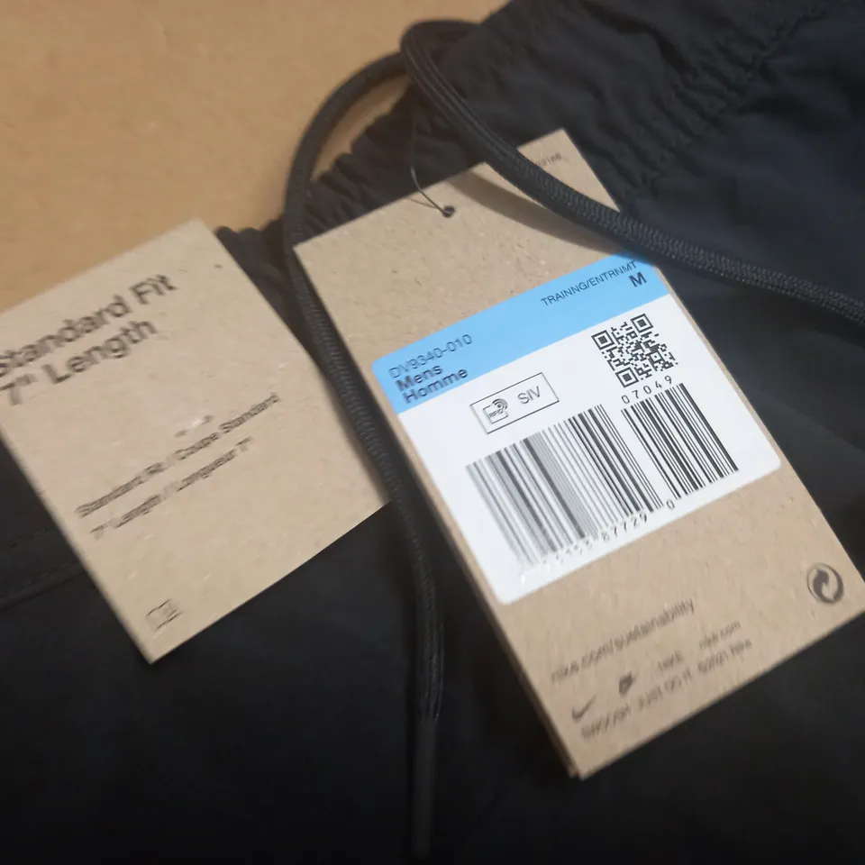 NIKE BLACK SHORTS - M