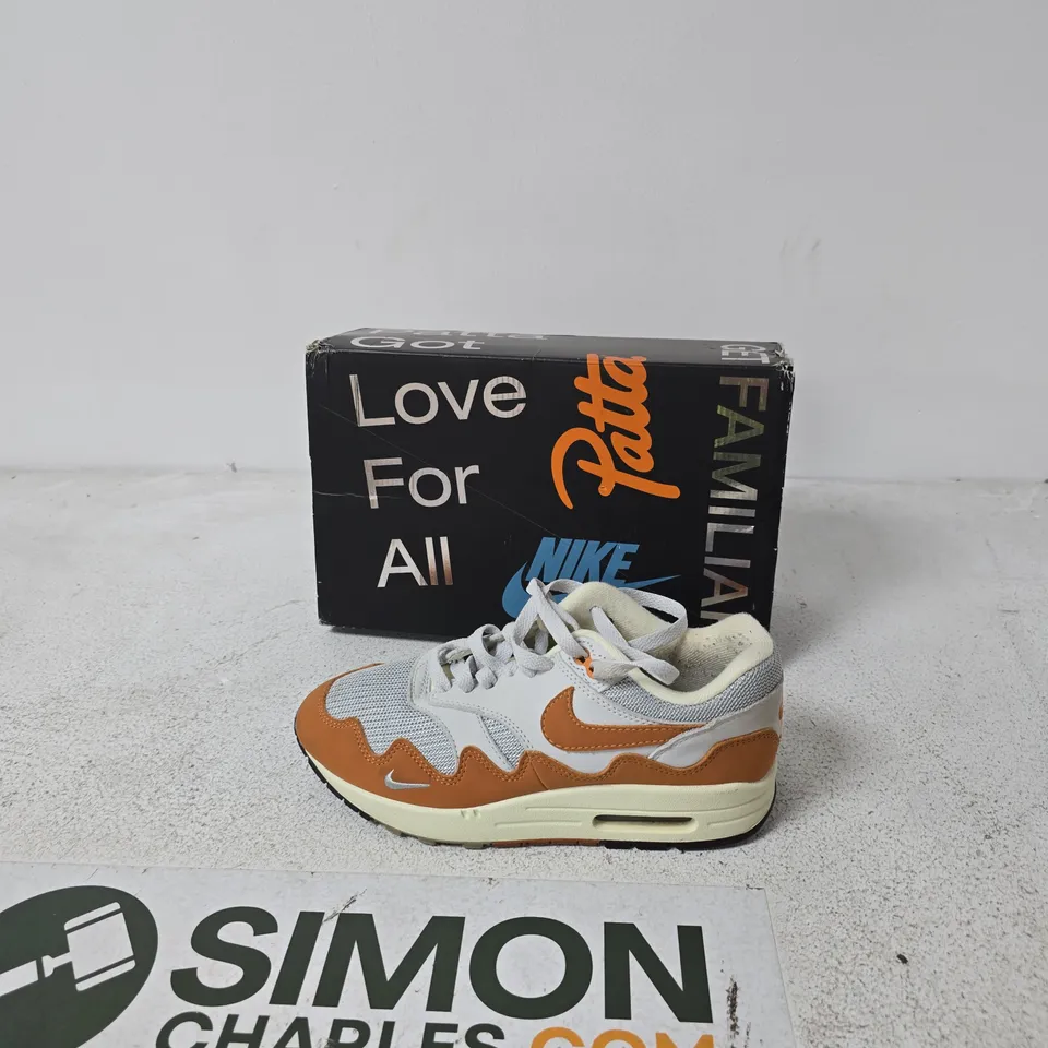 NIKE TRAINERS – MEN'S, GREY/ORANGE ACCENTS (BOXED) - UK SIZE 5