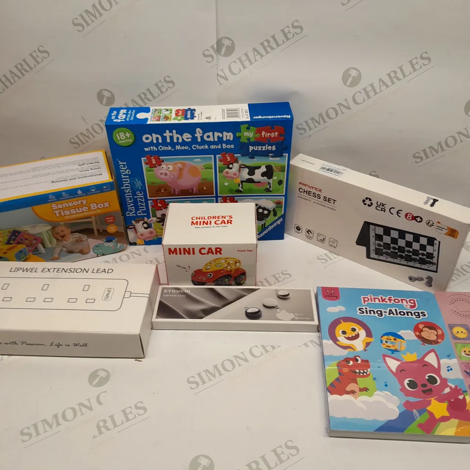 APPROXIMATELY 19 ASSORTED TOYS AND ACCESSORIES TO INCLUDE; 