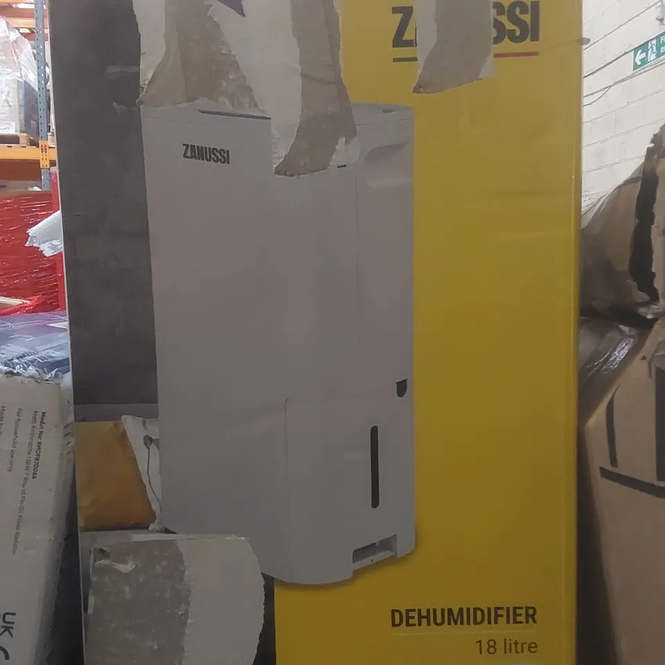 BOXED ZANUSSI 18L DEHUMIDIFIER 