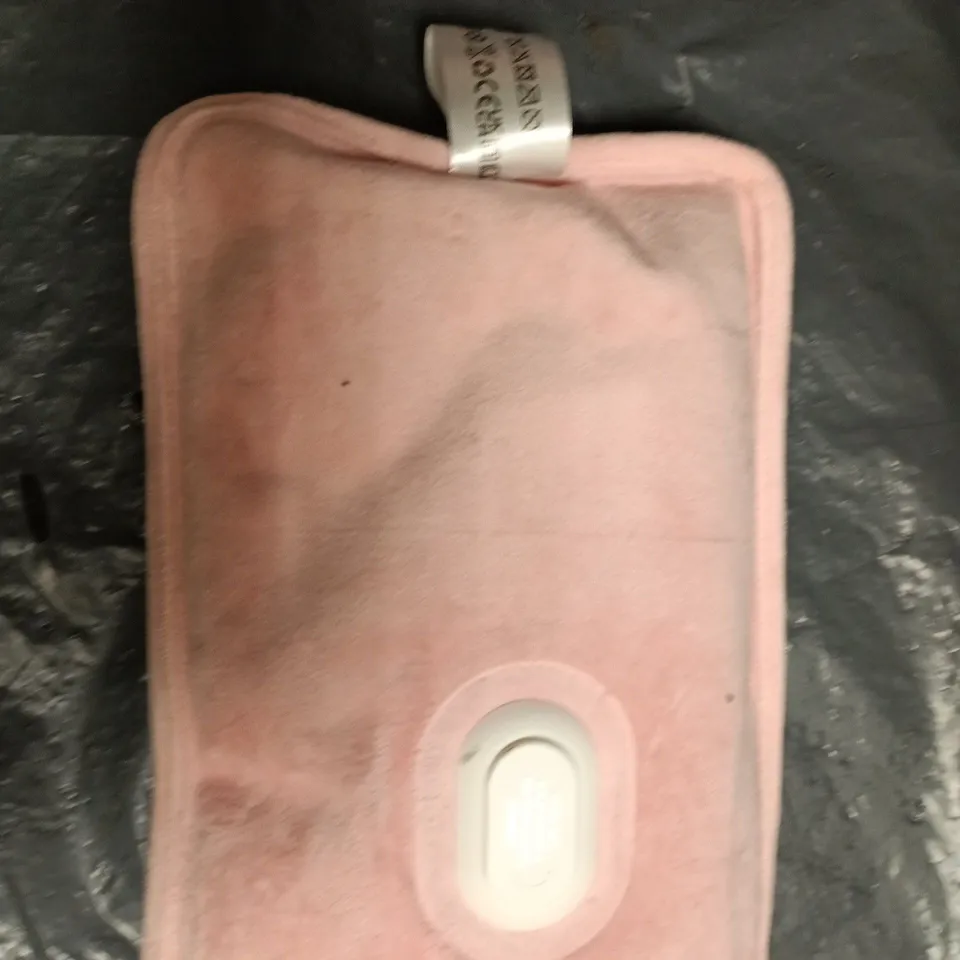 BOX OF APPROXIMATELY 10 ASSORTED ITEMS TO INCLUDE: ELECTRIC HOT WATER BOTTLE AND ORAL B BRUSH HEADS